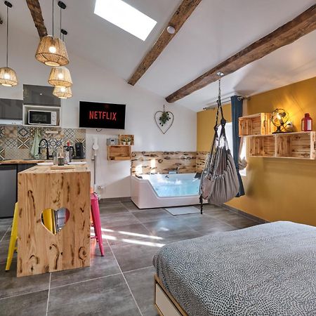 Place Carnot - Studio Tout Equipe Avec Jacuzzi Proche Toutes Commodites Carcassonne Dış mekan fotoğraf