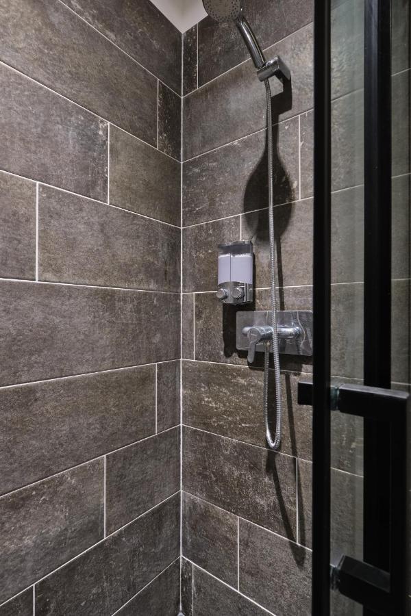 Place Carnot - Studio Tout Equipe Avec Jacuzzi Proche Toutes Commodites Carcassonne Dış mekan fotoğraf