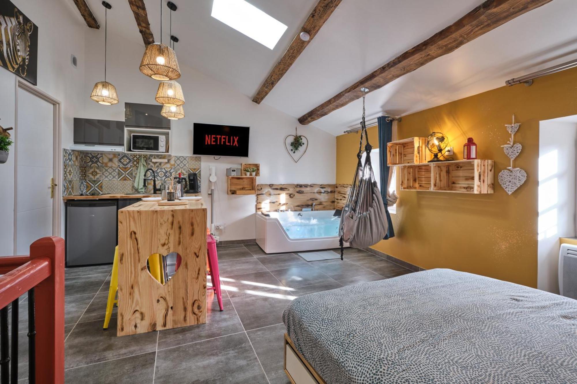 Place Carnot - Studio Tout Equipe Avec Jacuzzi Proche Toutes Commodites Carcassonne Dış mekan fotoğraf