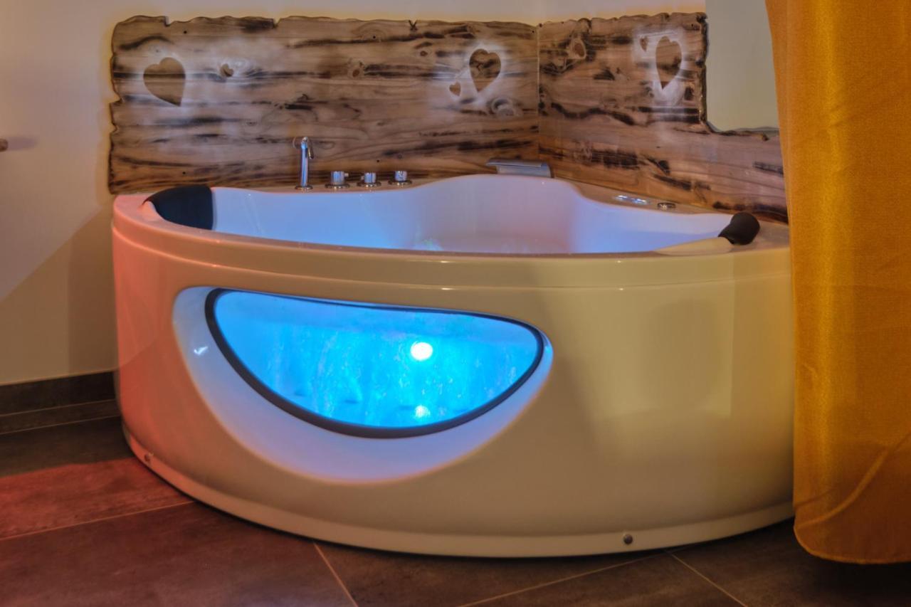 Place Carnot - Studio Tout Equipe Avec Jacuzzi Proche Toutes Commodites Carcassonne Dış mekan fotoğraf
