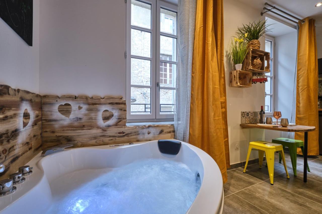 Place Carnot - Studio Tout Equipe Avec Jacuzzi Proche Toutes Commodites Carcassonne Dış mekan fotoğraf