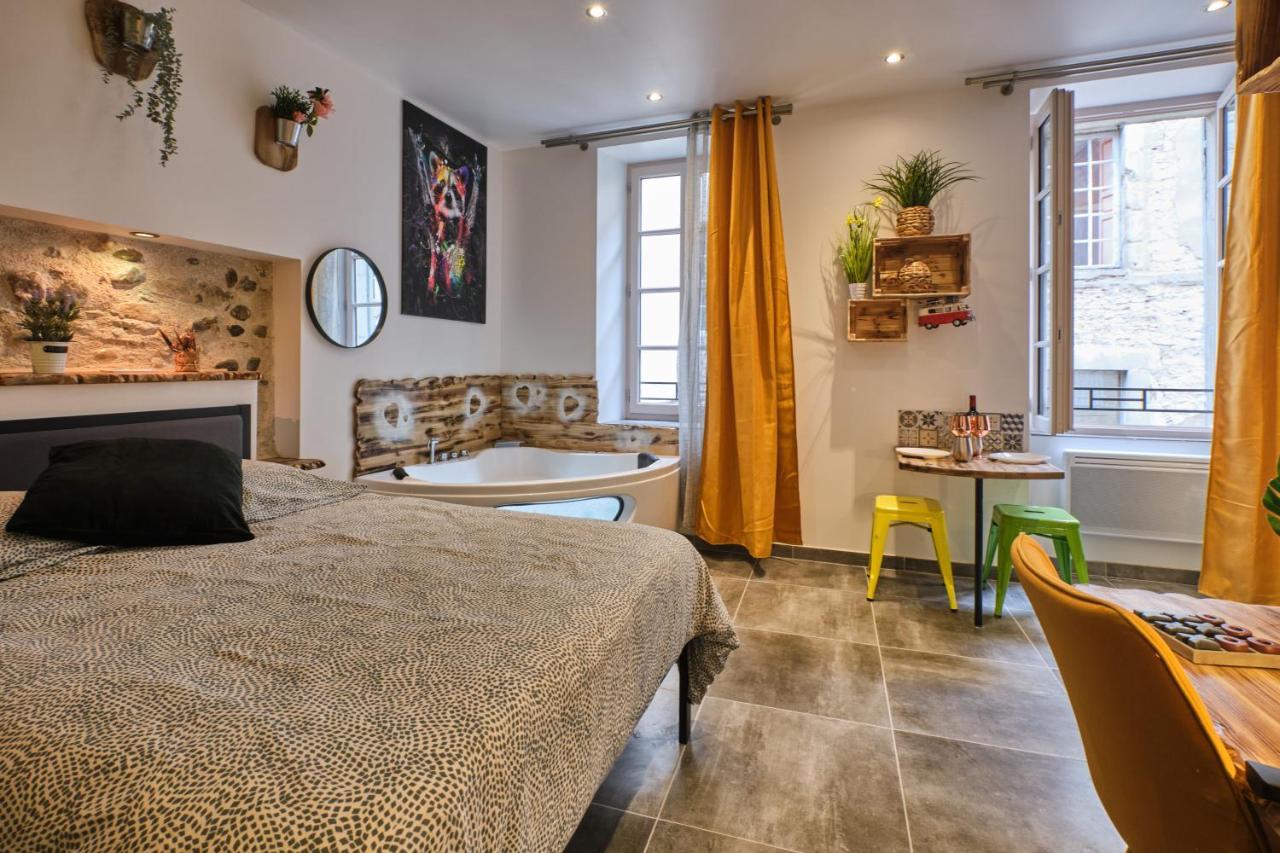 Place Carnot - Studio Tout Equipe Avec Jacuzzi Proche Toutes Commodites Carcassonne Dış mekan fotoğraf
