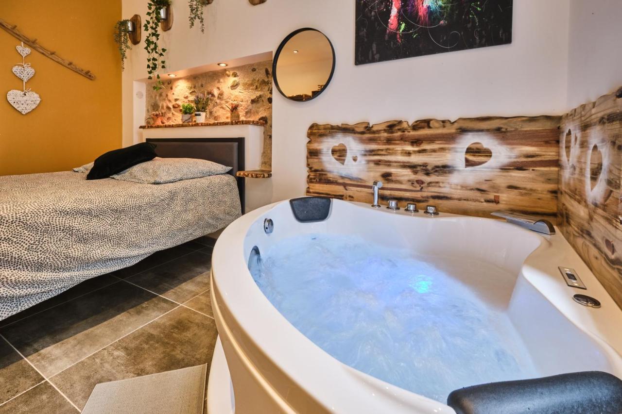Place Carnot - Studio Tout Equipe Avec Jacuzzi Proche Toutes Commodites Carcassonne Dış mekan fotoğraf