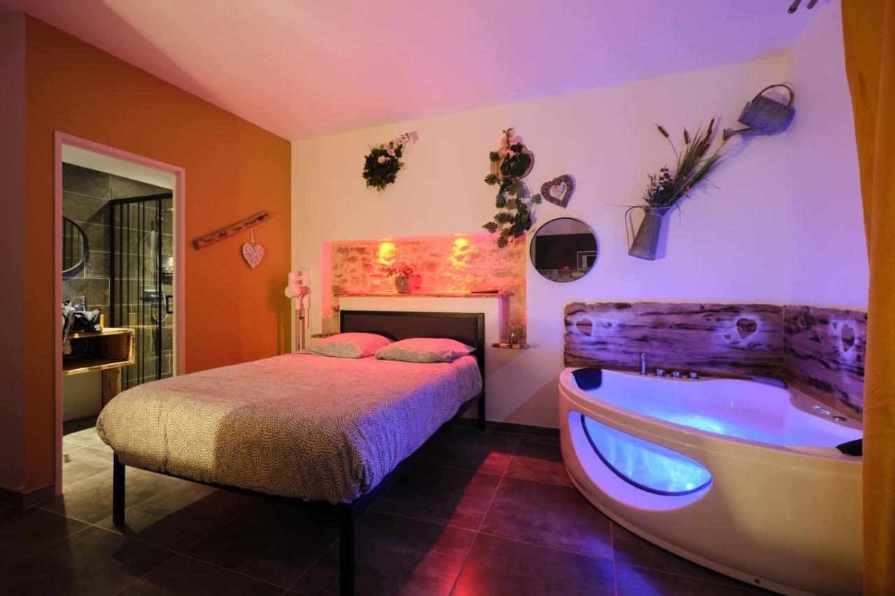 Place Carnot - Studio Tout Equipe Avec Jacuzzi Proche Toutes Commodites Carcassonne Dış mekan fotoğraf