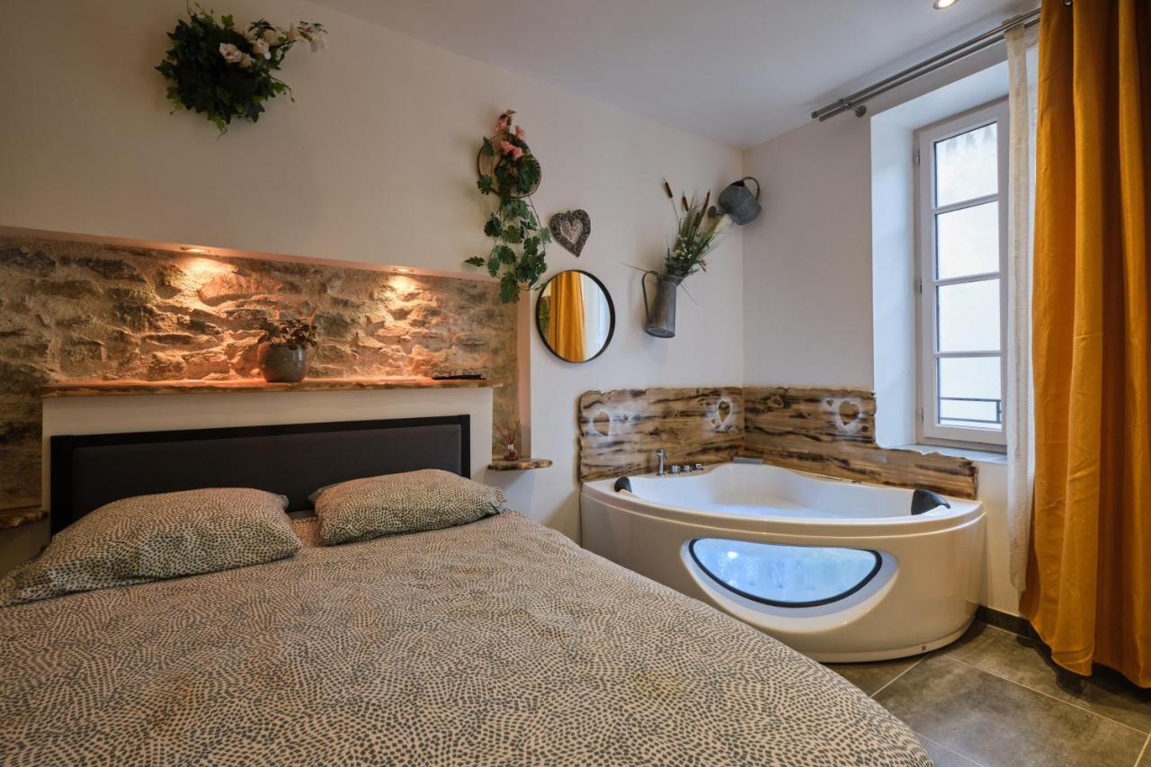 Place Carnot - Studio Tout Equipe Avec Jacuzzi Proche Toutes Commodites Carcassonne Dış mekan fotoğraf
